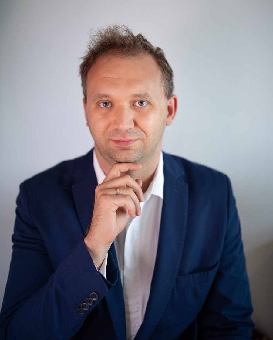 Mateusz Będkowski — nauczyciel matematyki prowadzący kursy w Kaliszu